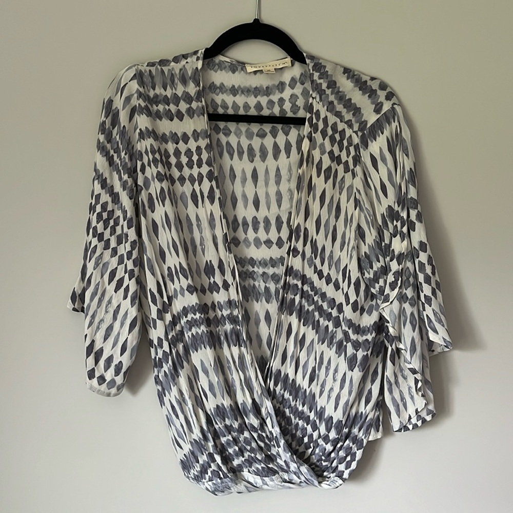 Geometric Wrap Style Blouse! Great Condition, Fun Sleeves!